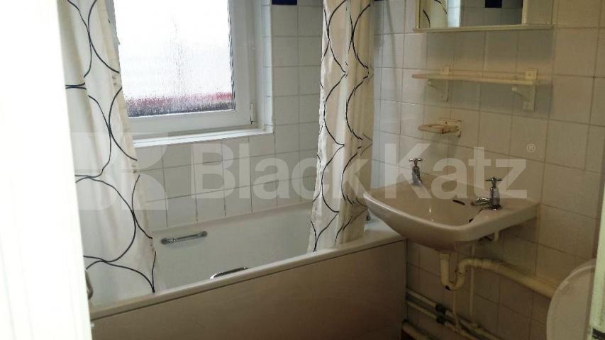 			3 Bedroom, 1 bath, 1 reception Flat			 The Sandlings, Wood Green